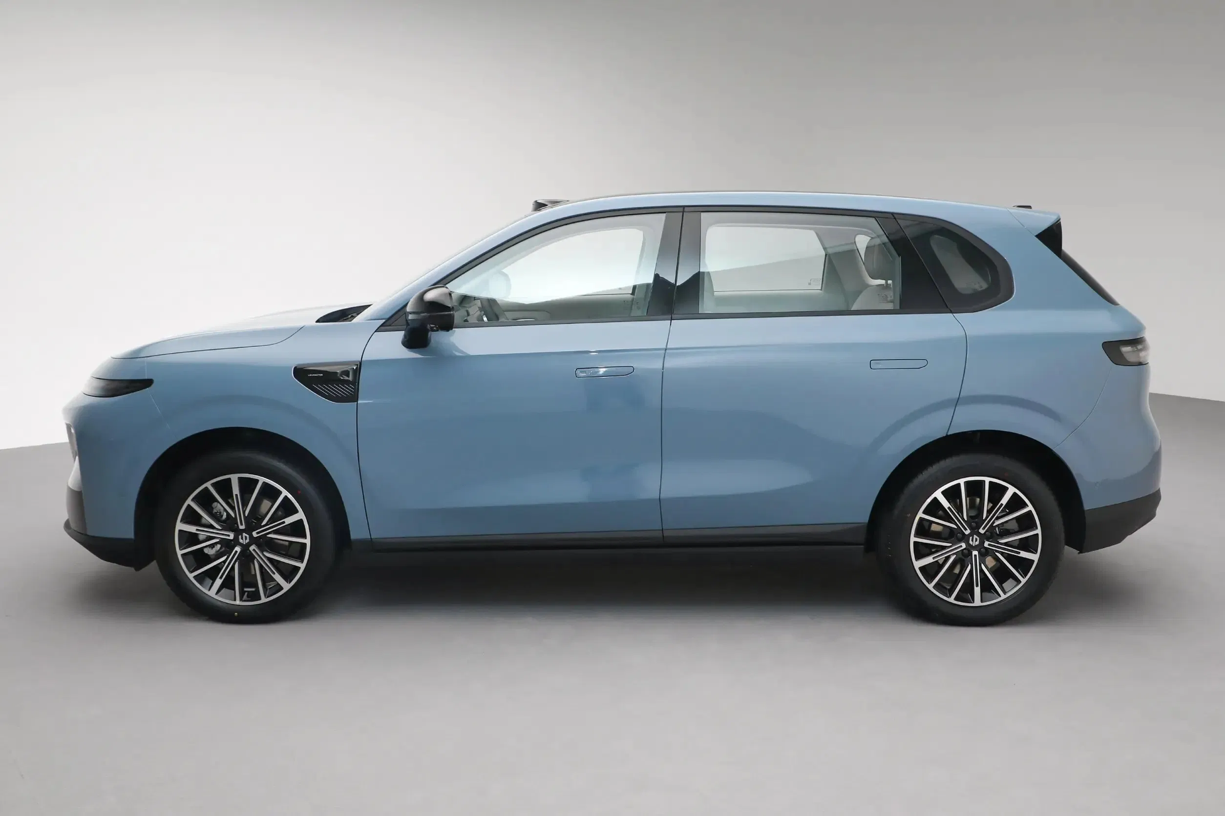 Hot Sale 2025 Leapmotor B10 New Energy Vehicle Pure Electric Compact SUV 600km Range Electric Used Car for Adults