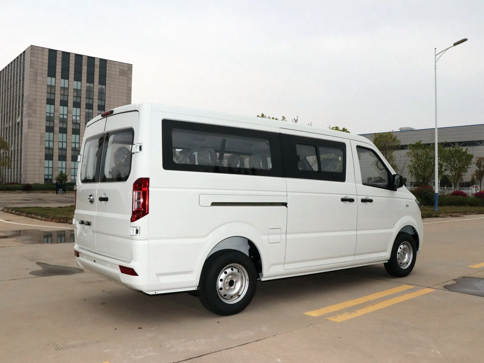 OEM New Used Kama Es7 Electric 14 Mini Passenger Mini Electric Commercial Motor Auto Vehicle Van Small EV Van Car Minibus for Sale Factory Whosale Price
