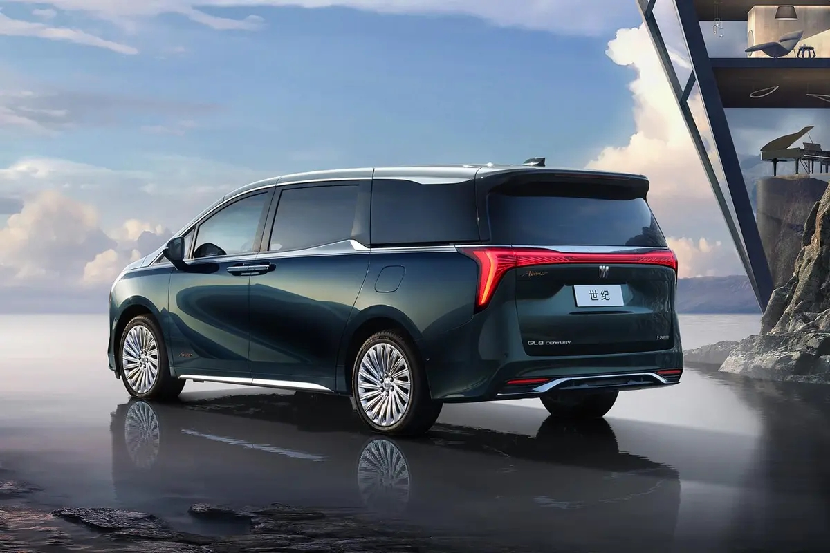 China's Best-Selling Commercial Vehicle used Saic GM Buick Century 2023 2.0t Premium Model 7 Seats