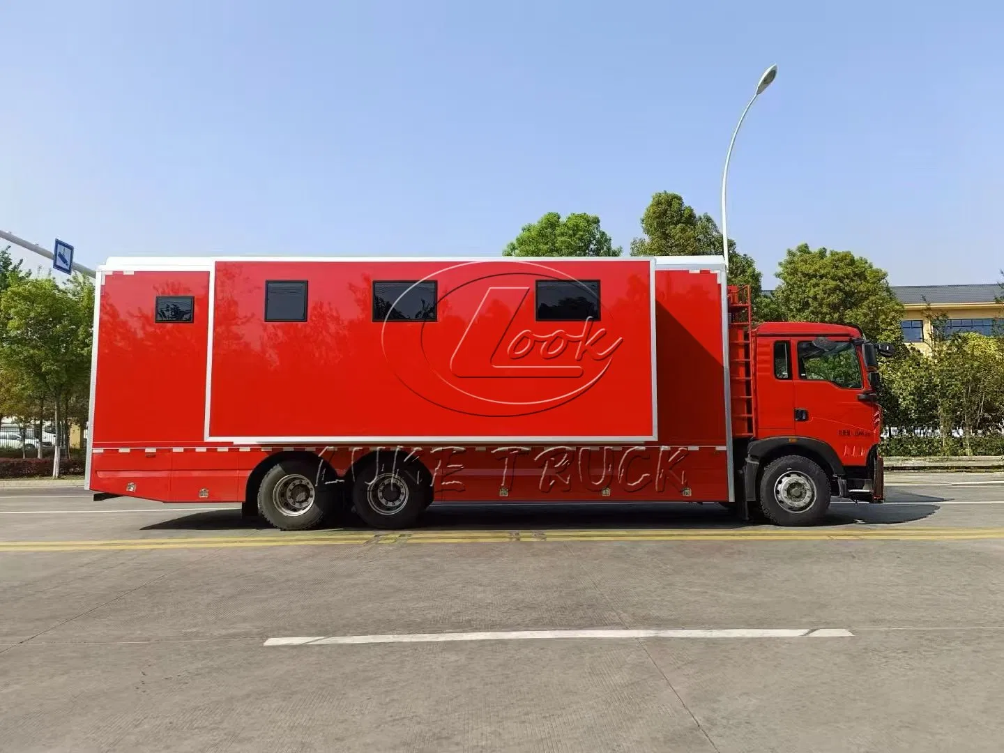 Wild Camper Used off Road Vehicle 6X6 Living Quarters Vehicle Field Camping Vehicle Price