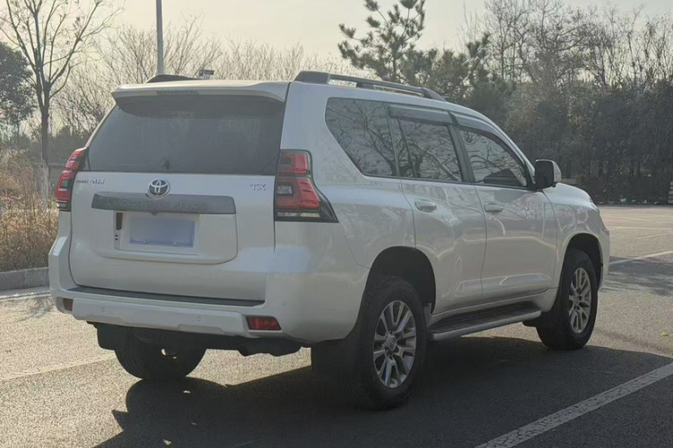China Trade 2025 New Used Auto Toyota Prado Rear Camera Fabric 4X4 Diesel SUV Cars in Dubai Land Cruiser Prado 4000 Txl Prado 2.7L Gasoline Used Car