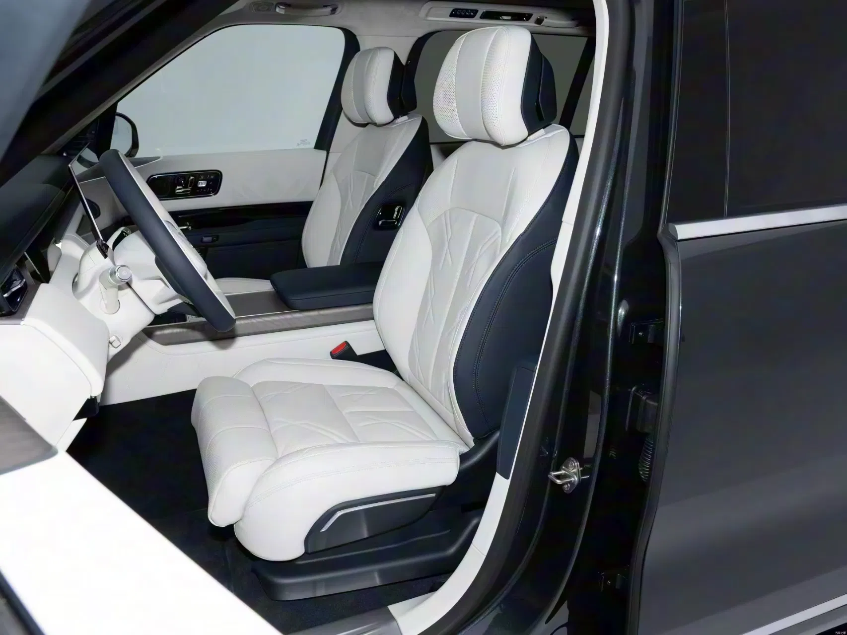 Off-road vehicle view 6