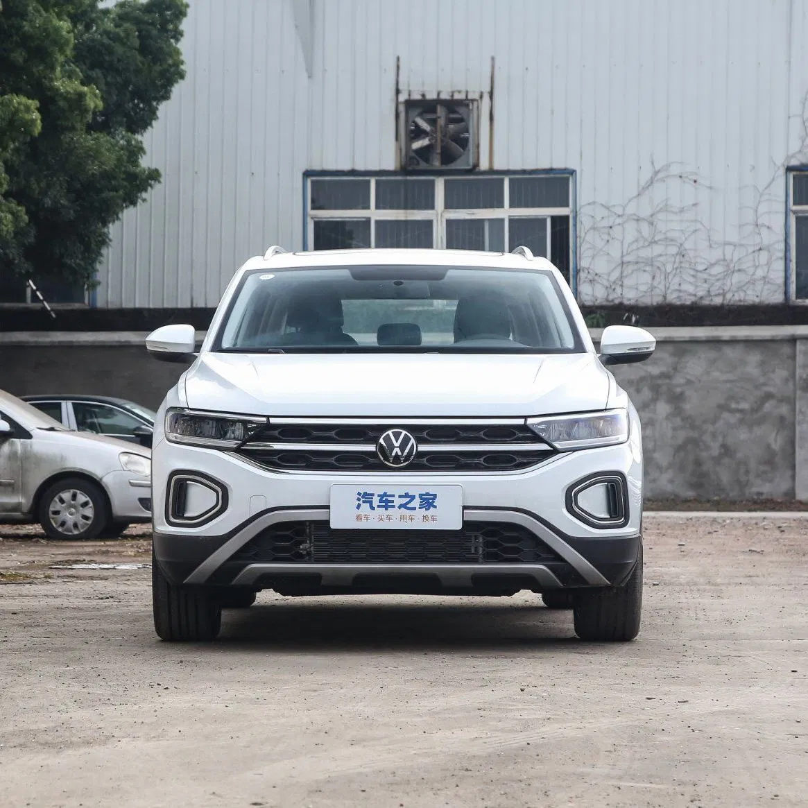 Used Volkswagen T-Roc 5-Seater SUV with 0 Km on The Odometer - Economy-Class SUV Model