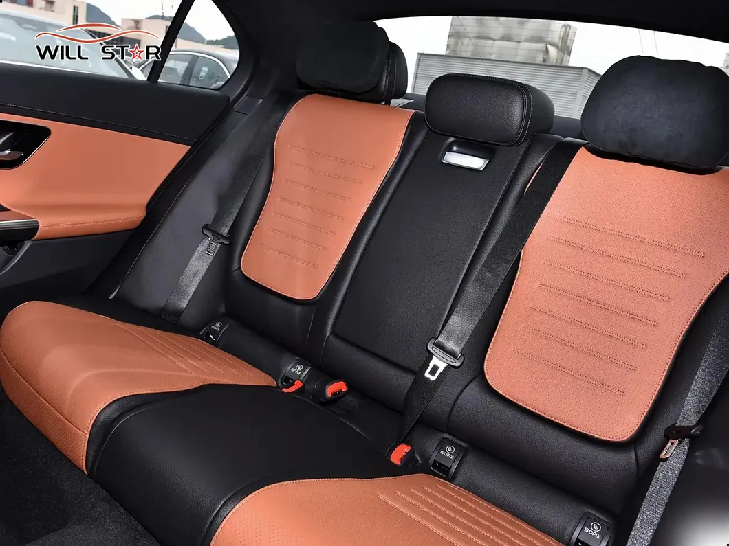 Mercedes-Benz C-Class Photo 7