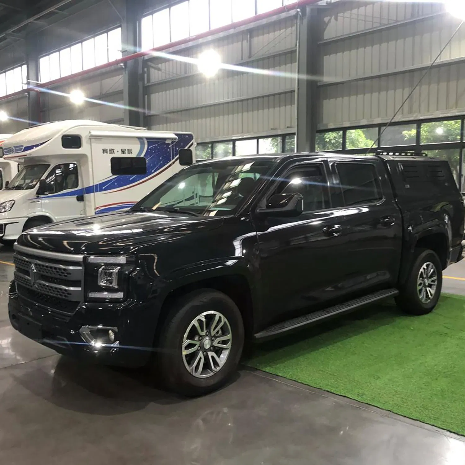 Jinguan Factory High Quality Used Car Black Automobiles Diesel Armored Bulletproof Car 140 Max Speed Armored Car