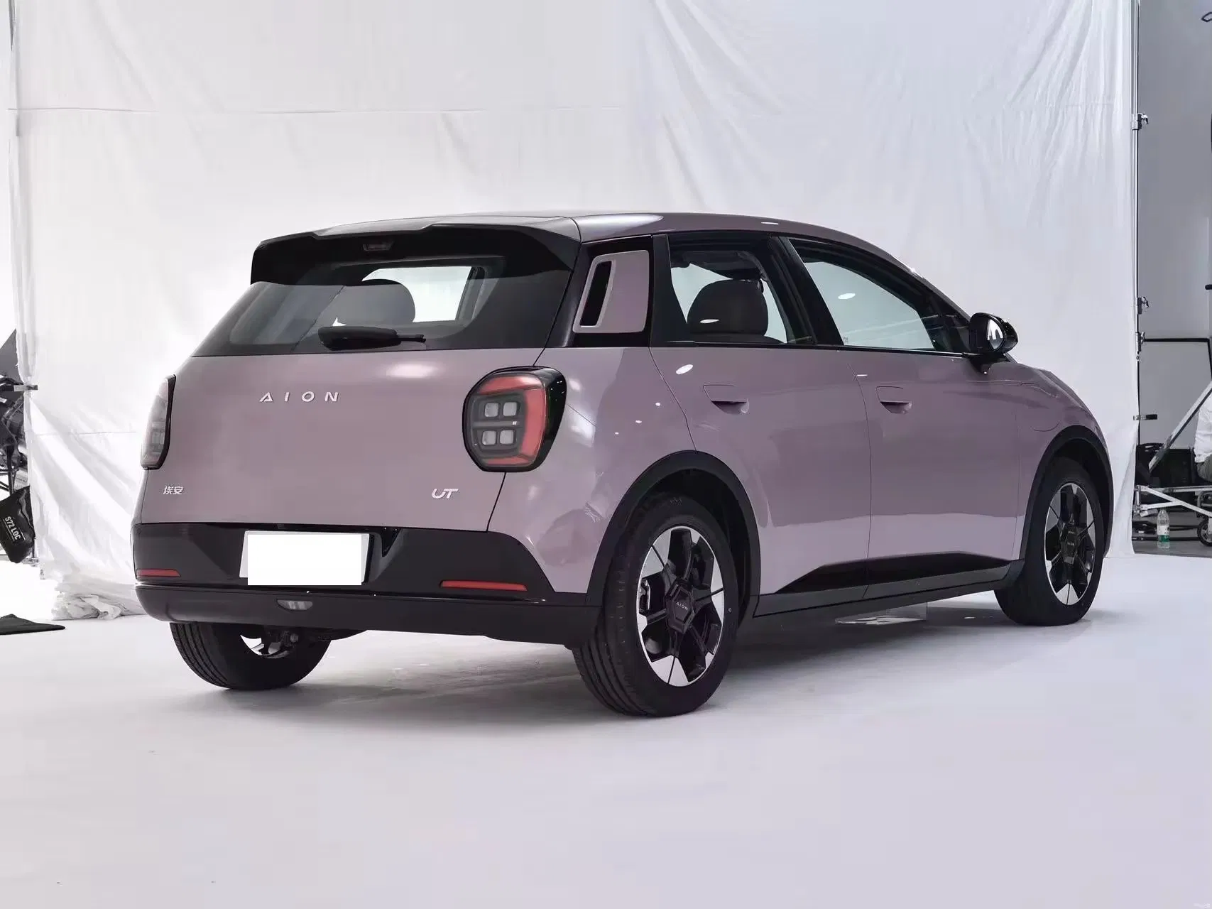 2025 Aion Mini SUV Electric Car Aion Ut EV 5-Seater New Electric Vehicle 420km for Family Used Auto Car