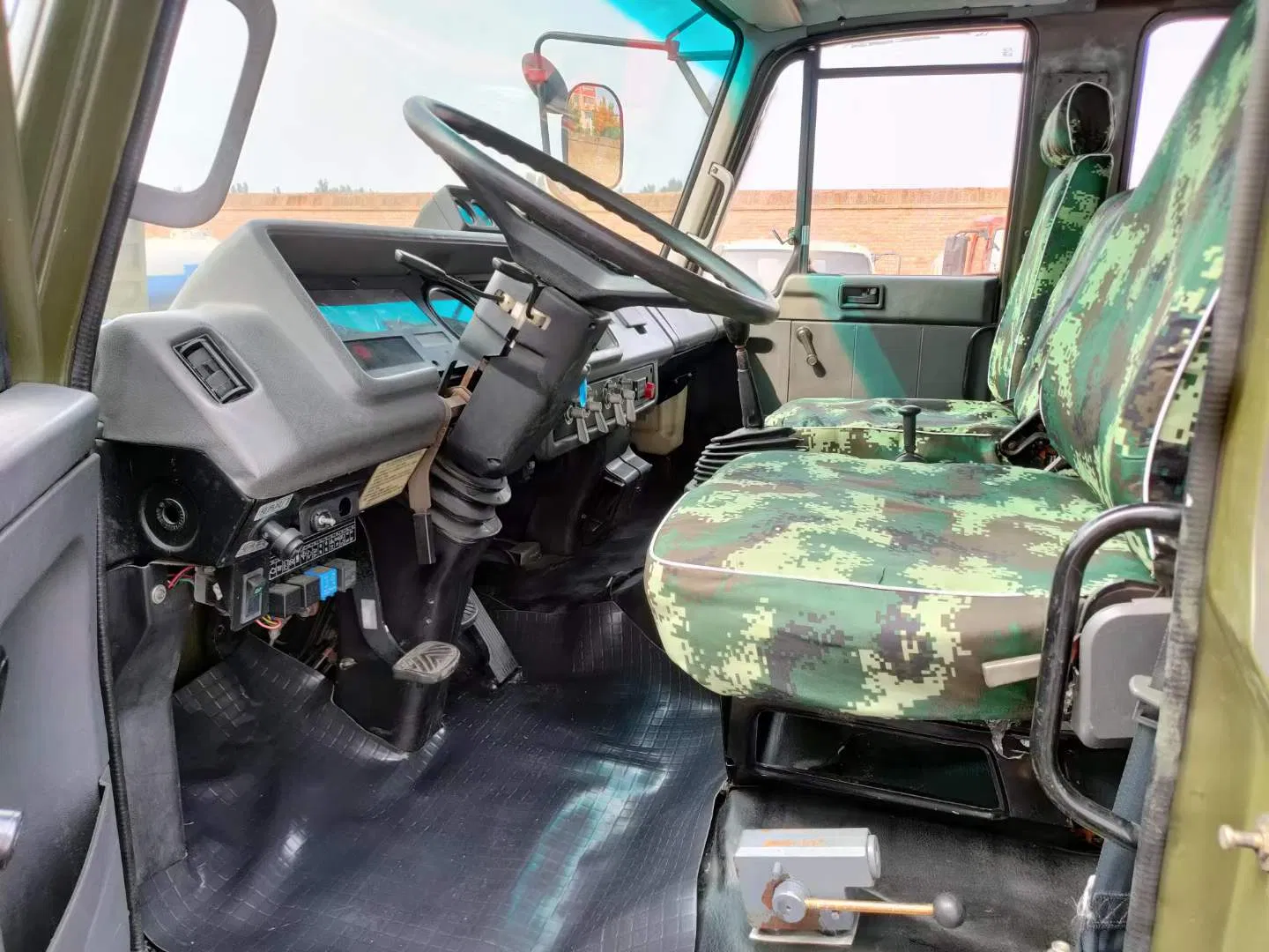 Used All Wheel Drive 6X6 Dongfeng off Road Vehicle 6wd Desert Vehicle