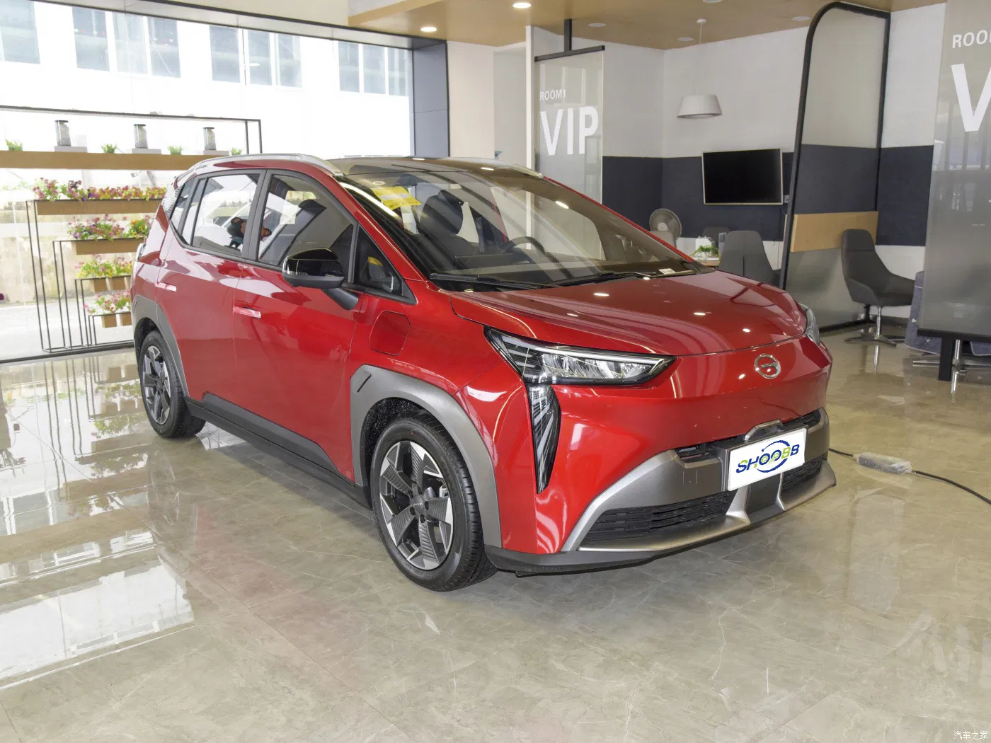 Manufacturer Direct Selling Used Right Hand Steering Car Aion Y New Energy Electric Car with EEC