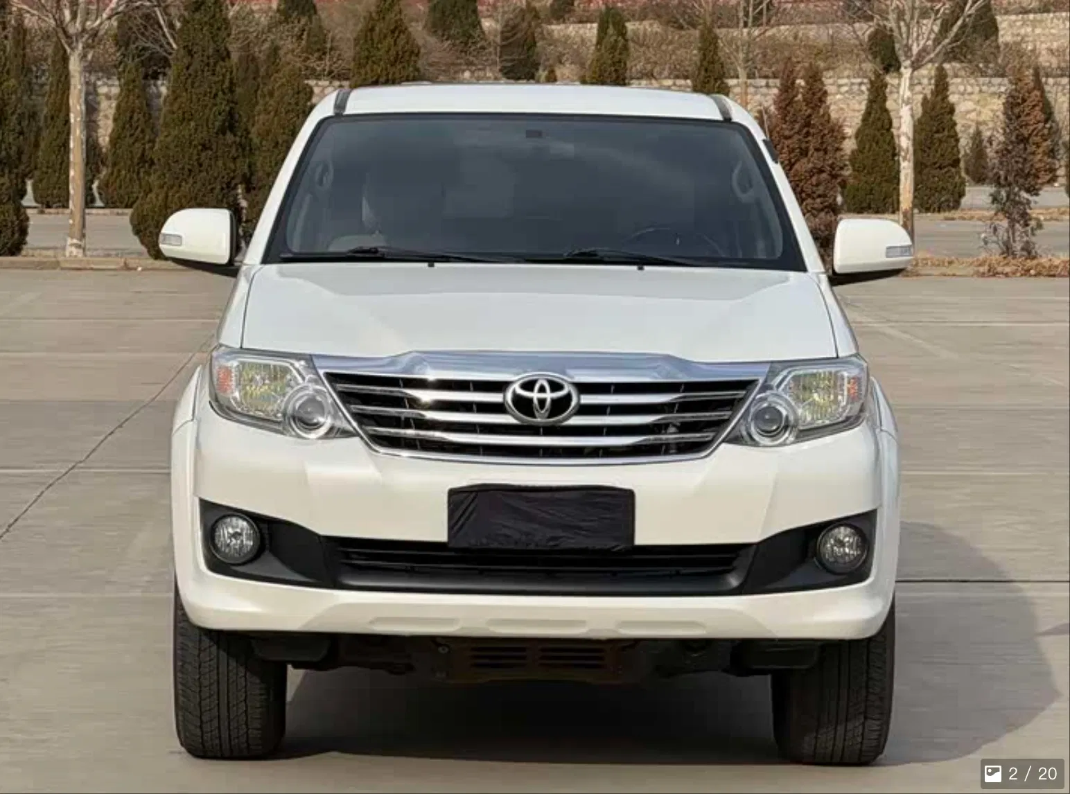Toyota Fortuner Side View