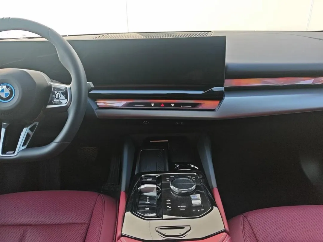 BMW i5 Dashboard