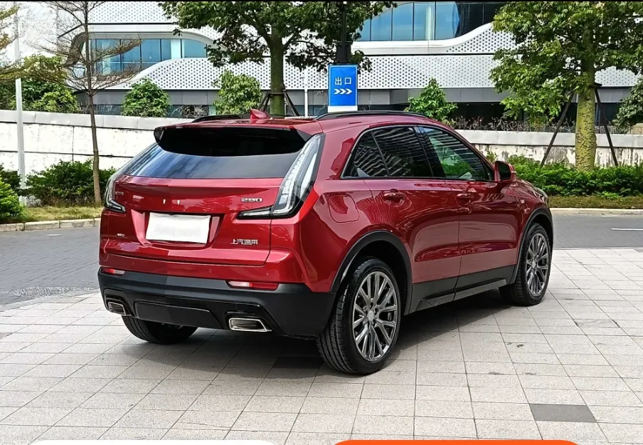 Cadillac Xt4 View 3