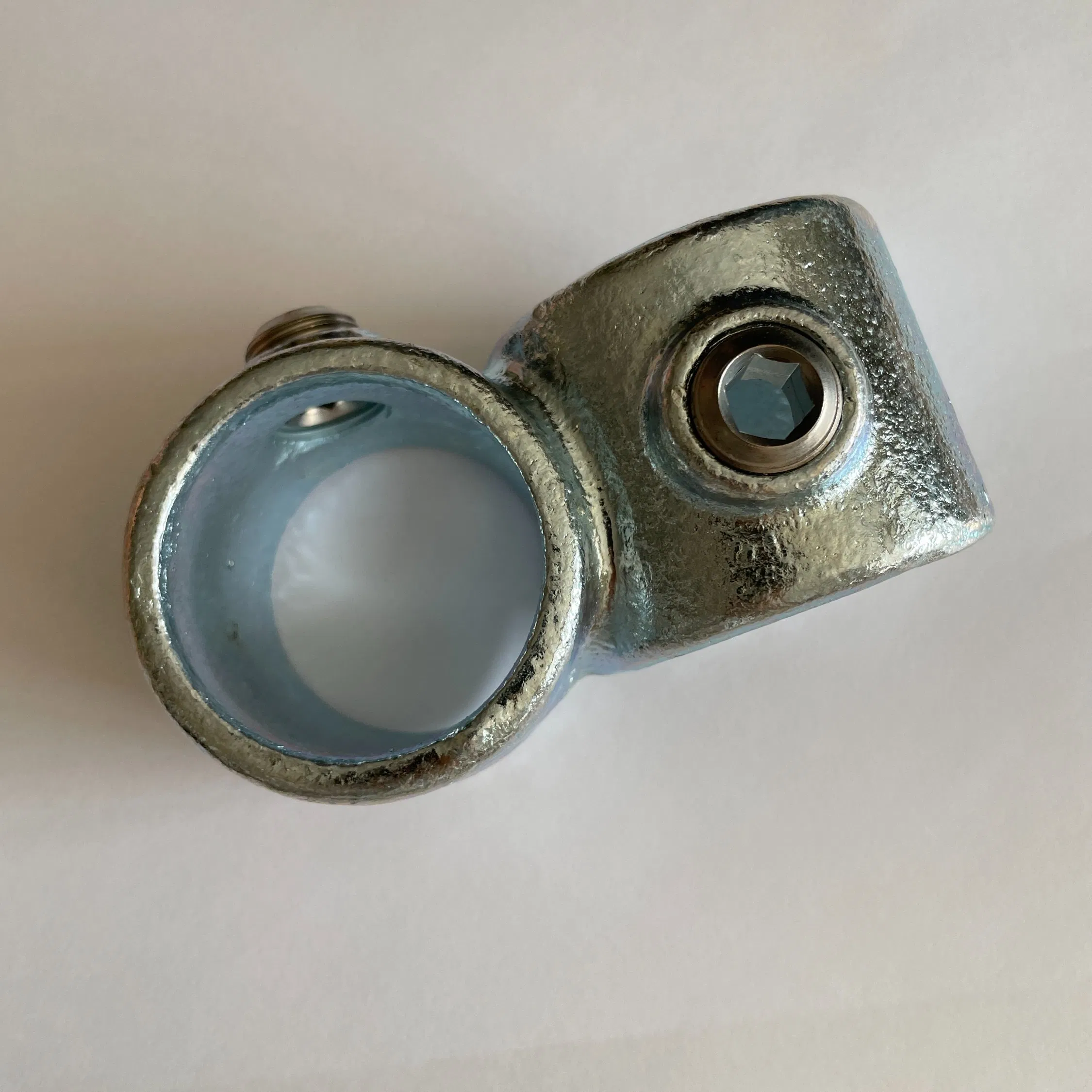 Galvanized Steel Pipe Clamp Connector High Quality Malleable Iron 90 Degree Crossover