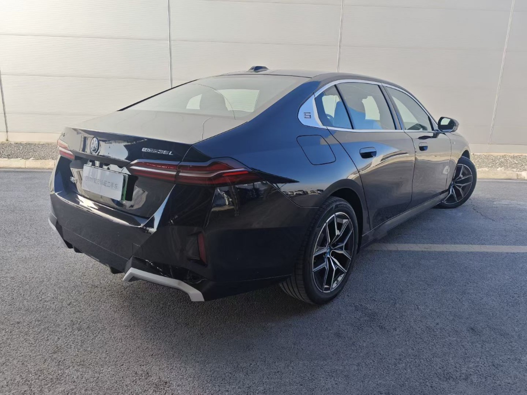 Second Hand Used BMW I5 2024 Model Edrive35L Premium M-Sport Kit Luxury Sedan Limousine Car