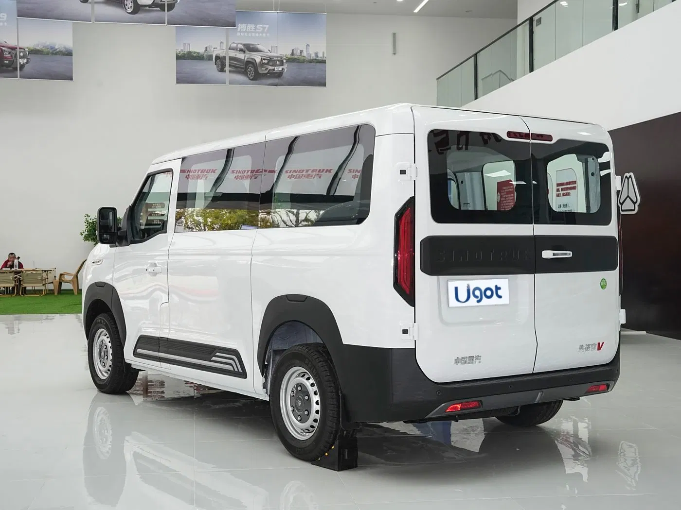 2024 Diesel Powered Commercial Van Pioneer Official V 2.0t Bus Manual Short-Axle Low-Top Used Cheap Vehicle