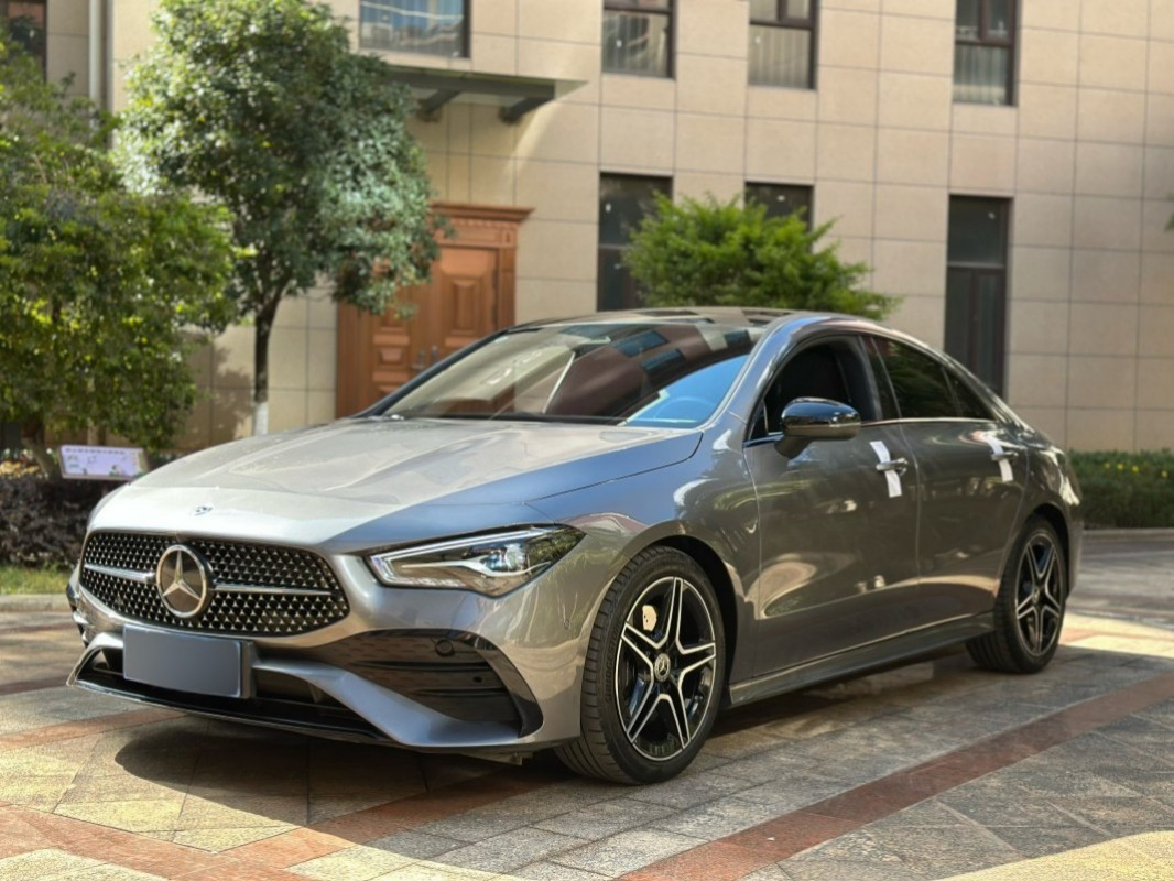 Best Selling Mercedes-Benz Cla 220 2024 White Sport Vehicles Used Car Sedan Auto Car Electric Car Secondhand Car Automobile Car