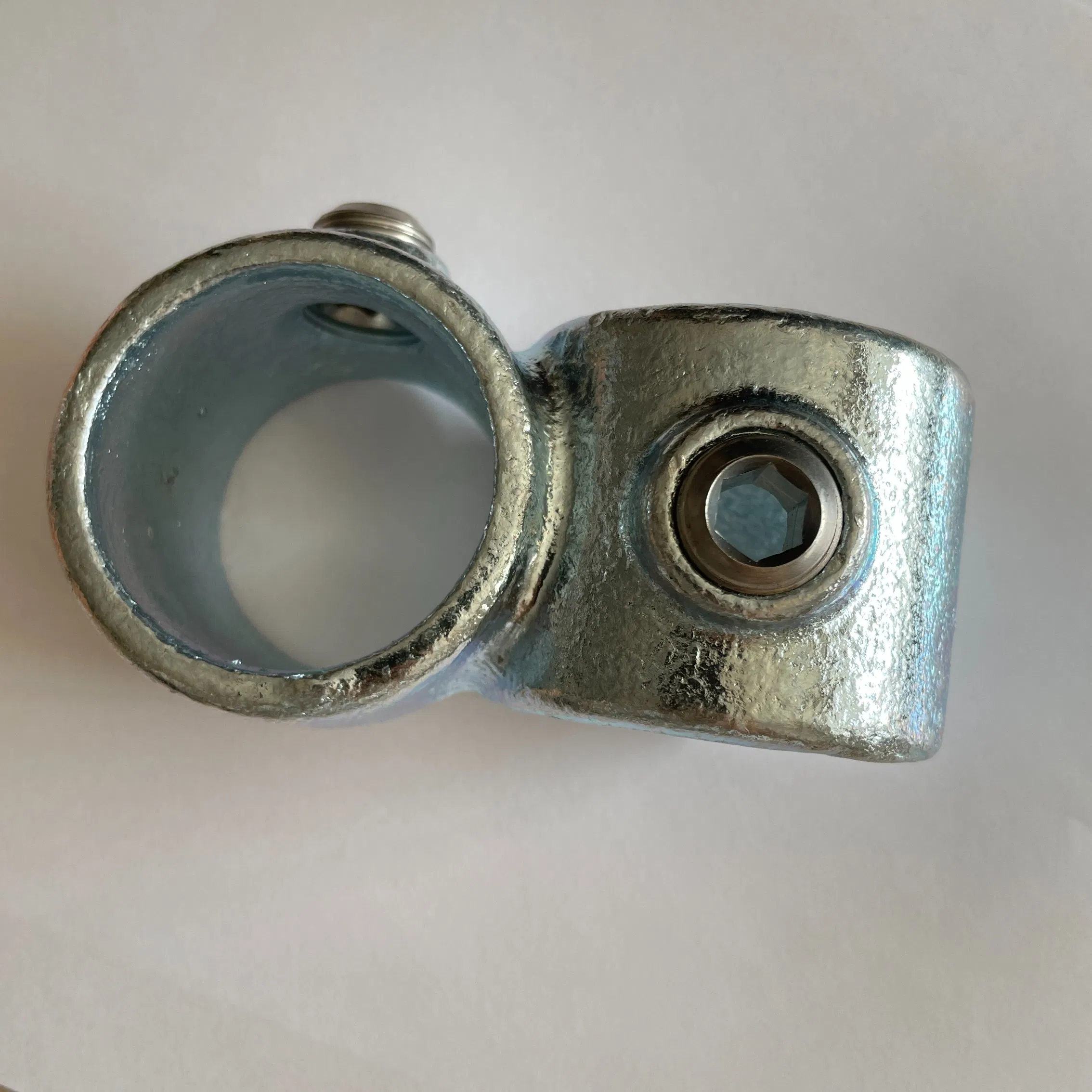 Galvanized Steel Pipe Clamp Connector High Quality Malleable Iron 90 Degree Crossover