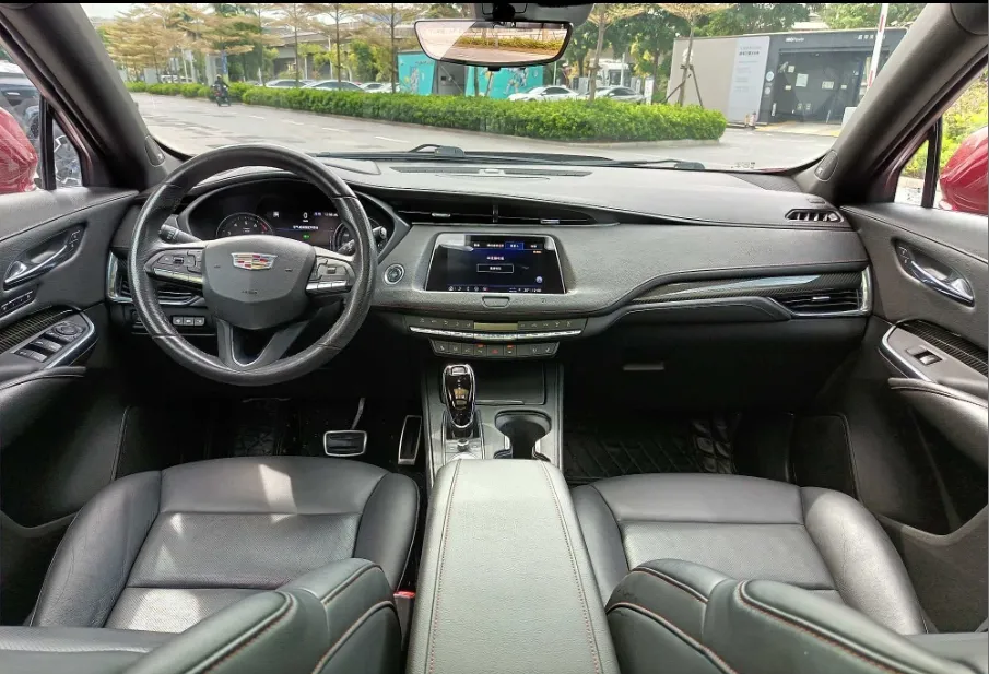 Cadillac Xt4 View 5