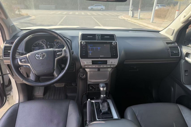 China Trade 2025 New Used Auto Toyota Prado Rear Camera Fabric 4X4 Diesel SUV Cars in Dubai Land Cruiser Prado 4000 Txl Prado 2.7L Gasoline Used Car