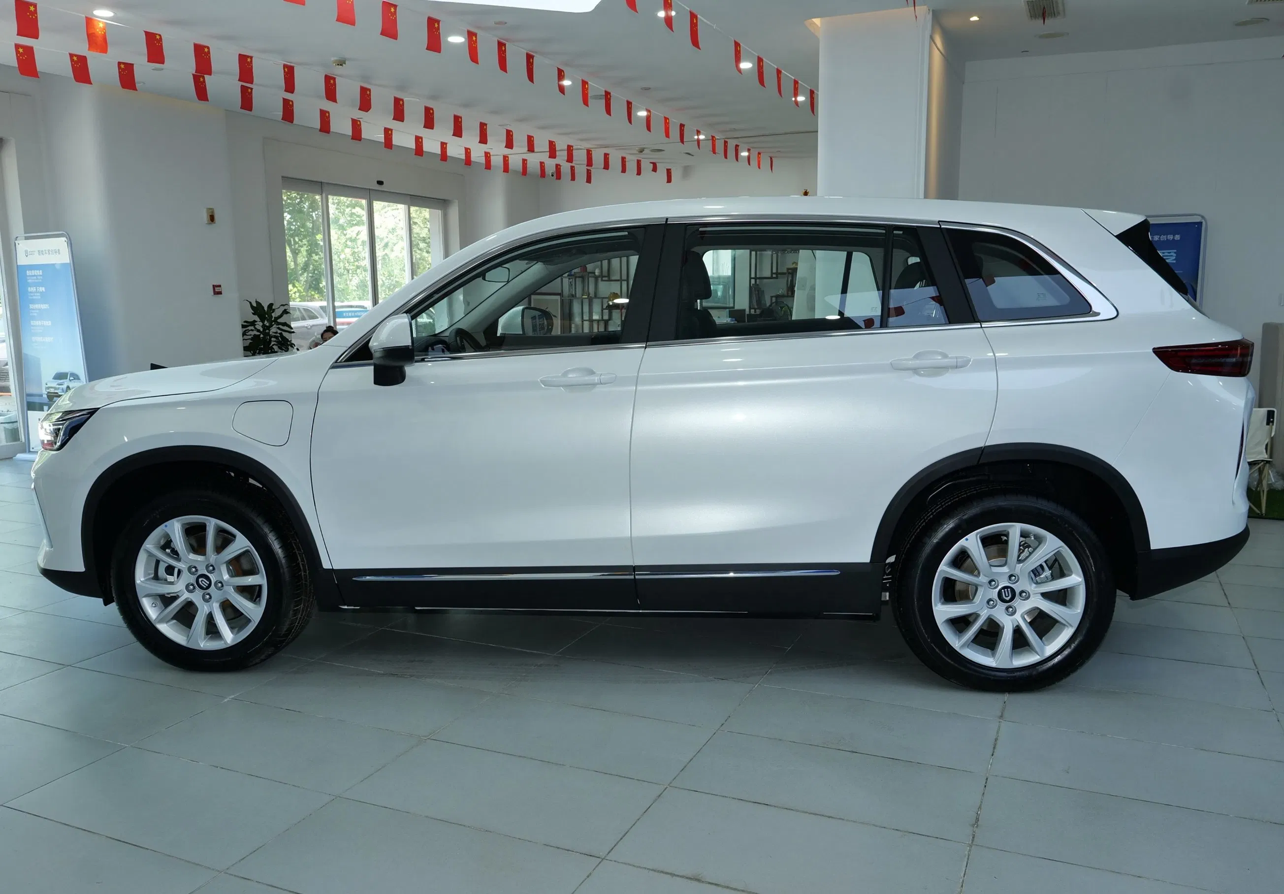 Skyworth EV6 Medium Pure Electric SUV Used Car for Sale with 5-Door 5-Seater