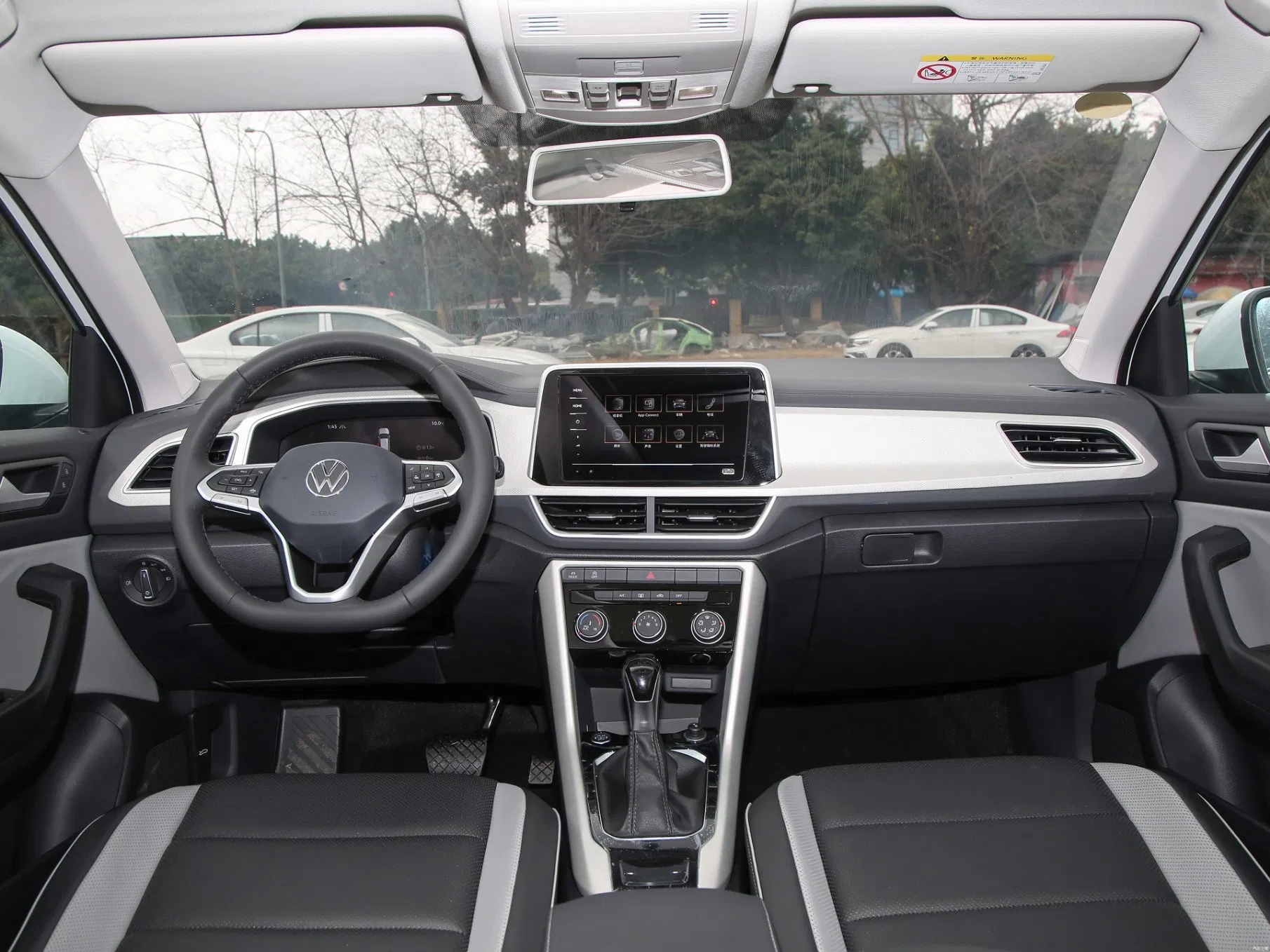 Used Volkswagen T-Roc 5-Seater SUV with 0 Km on The Odometer - Economy-Class SUV Model