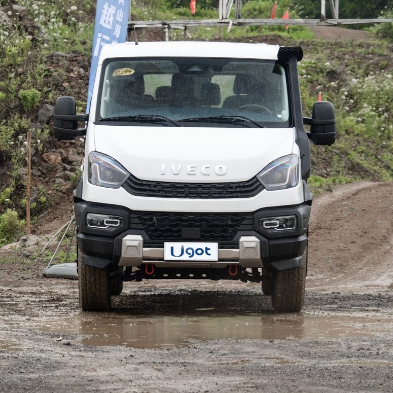 Diesel Commercial Vehicle up to 9 Passengers Transport Used Ivecoo Cargo Van High Quality Mini Bus