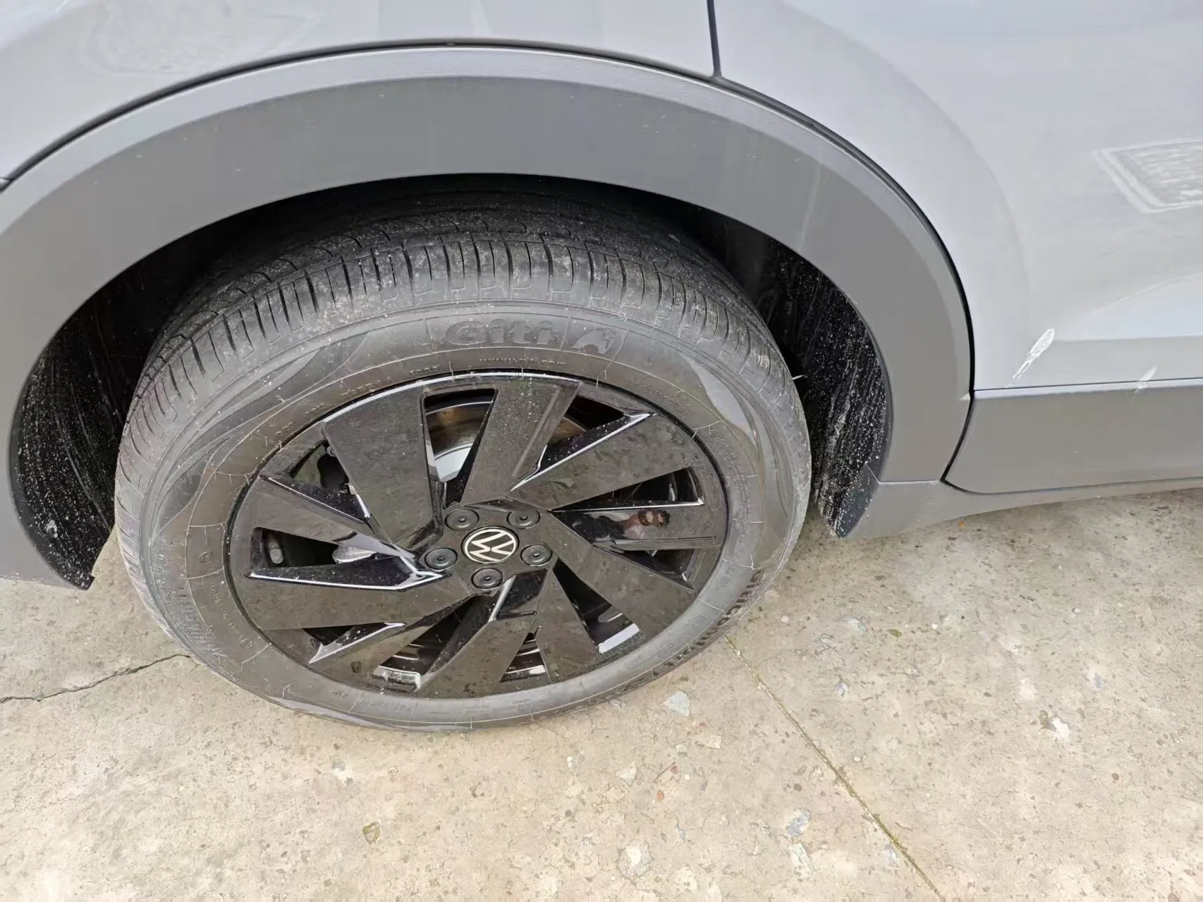 VW Brand-New Tharu Xr 2025 300tsi Replacement of T-Cross, 0-Kilometer Used Car, Family Car, Fuel-Powered Vehicle, Good Price Sedan