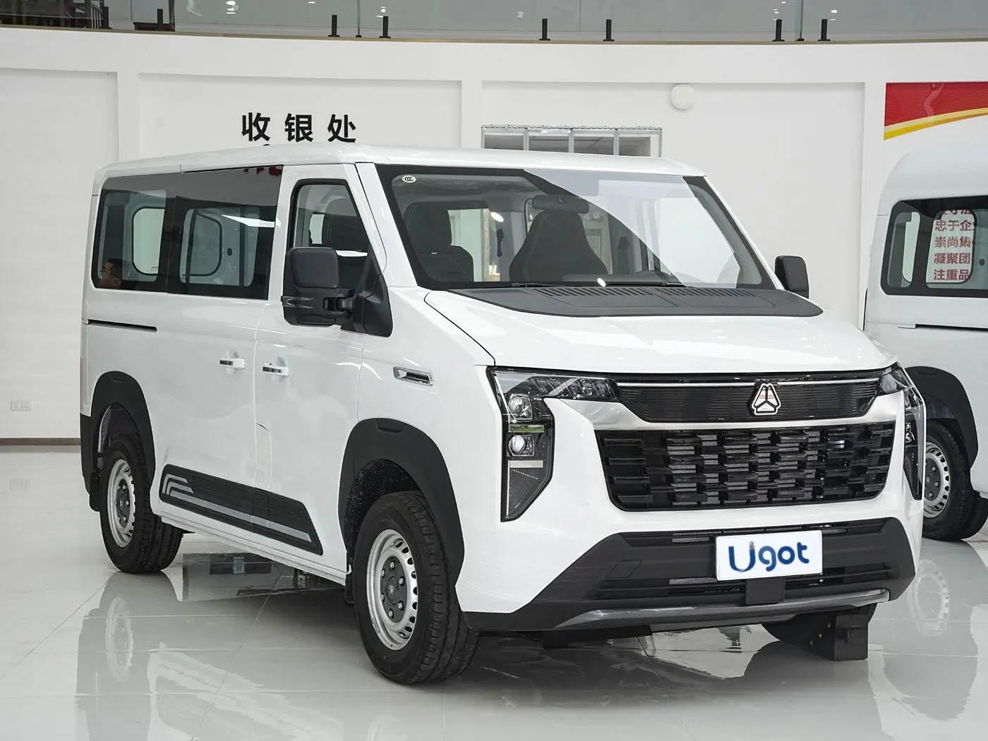 2024 Diesel Powered Commercial Van Pioneer Official V 2.0t Bus Manual Short-Axle Low-Top Used Cheap Vehicle