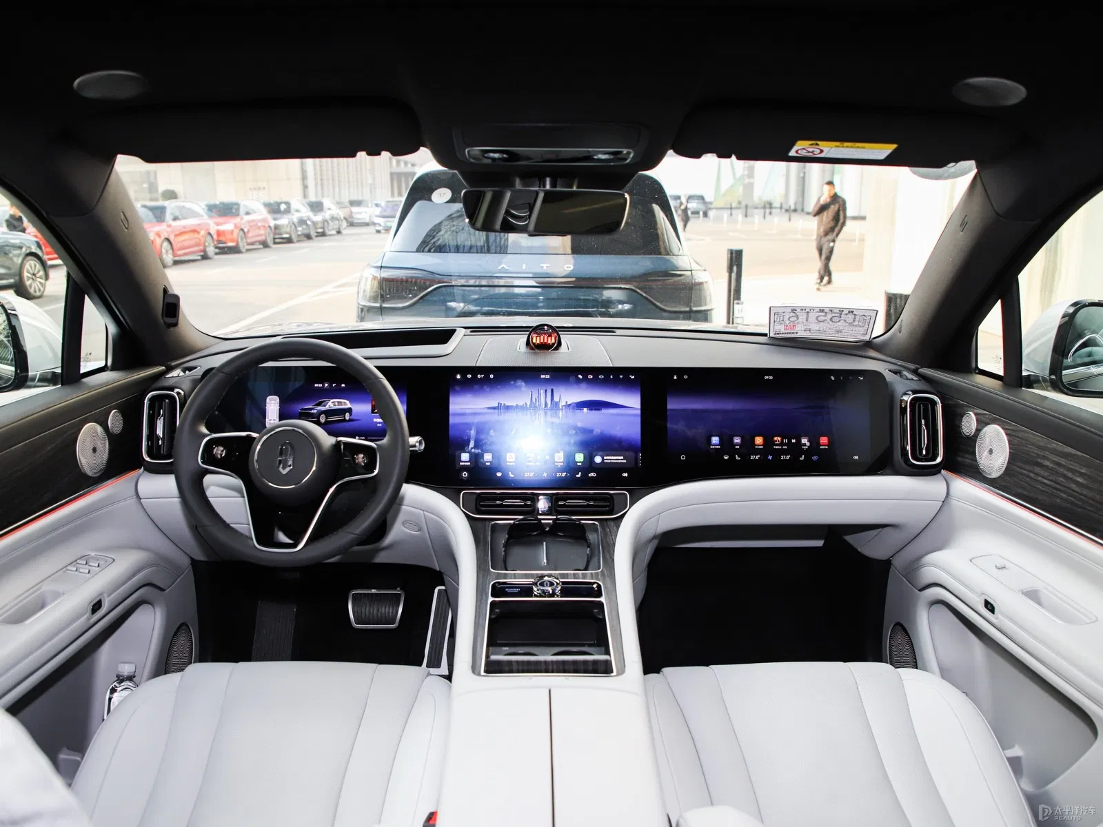 Used Huawei Ask The World M9 New Energy Vehicle Electric Vehicle SUV