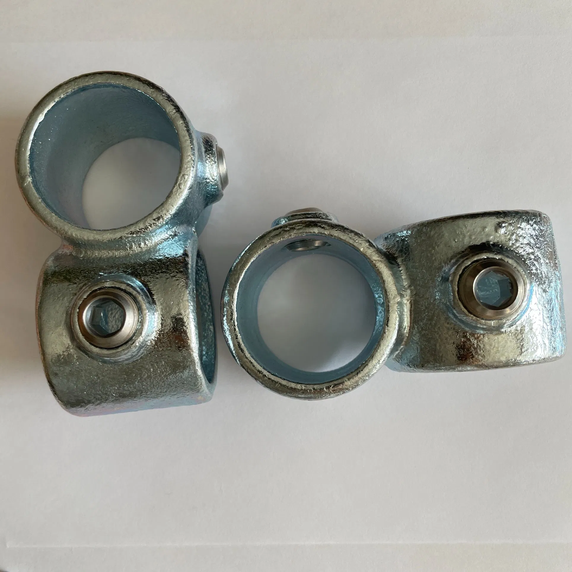 Galvanized Steel Pipe Clamp Connector High Quality Malleable Iron 90 Degree Crossover