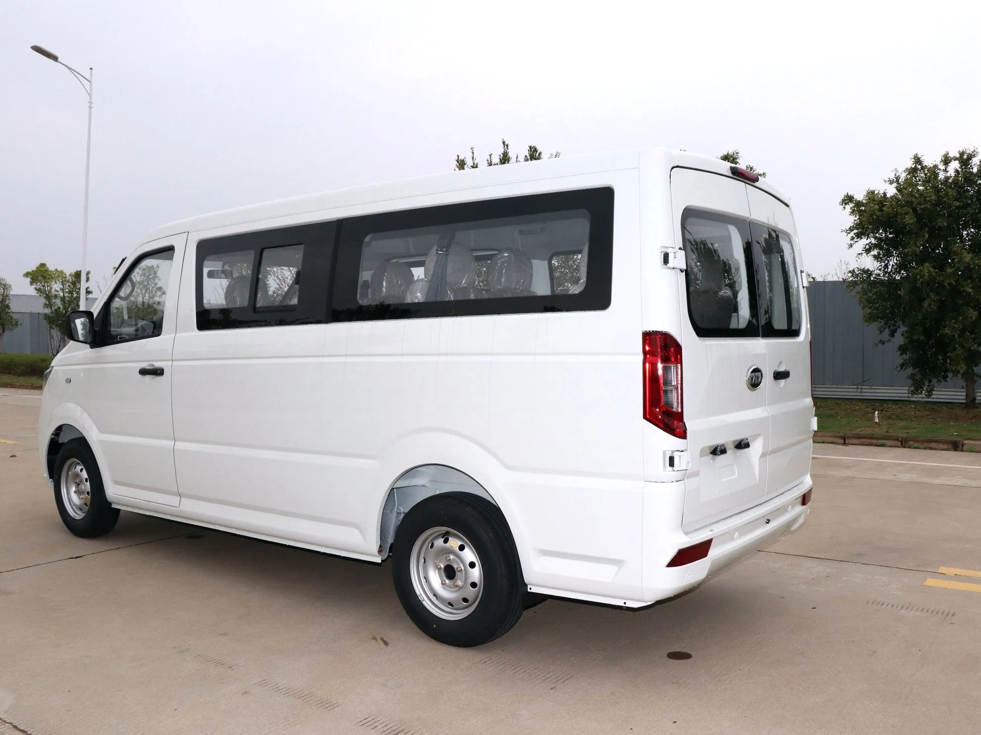 OEM New Used Kama Es7 Electric 14 Mini Passenger Mini Electric Commercial Motor Auto Vehicle Van Small EV Van Car Minibus for Sale Factory Whosale Price