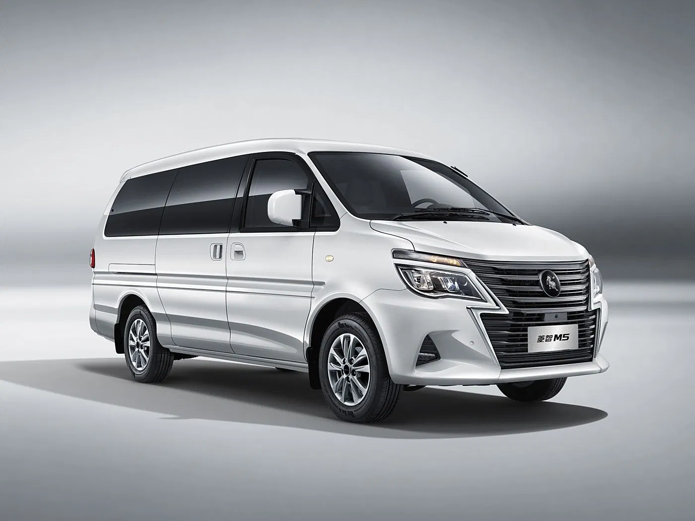 Economical Dongfeng Lingzhi M5 Minivan with Dual Engine Options