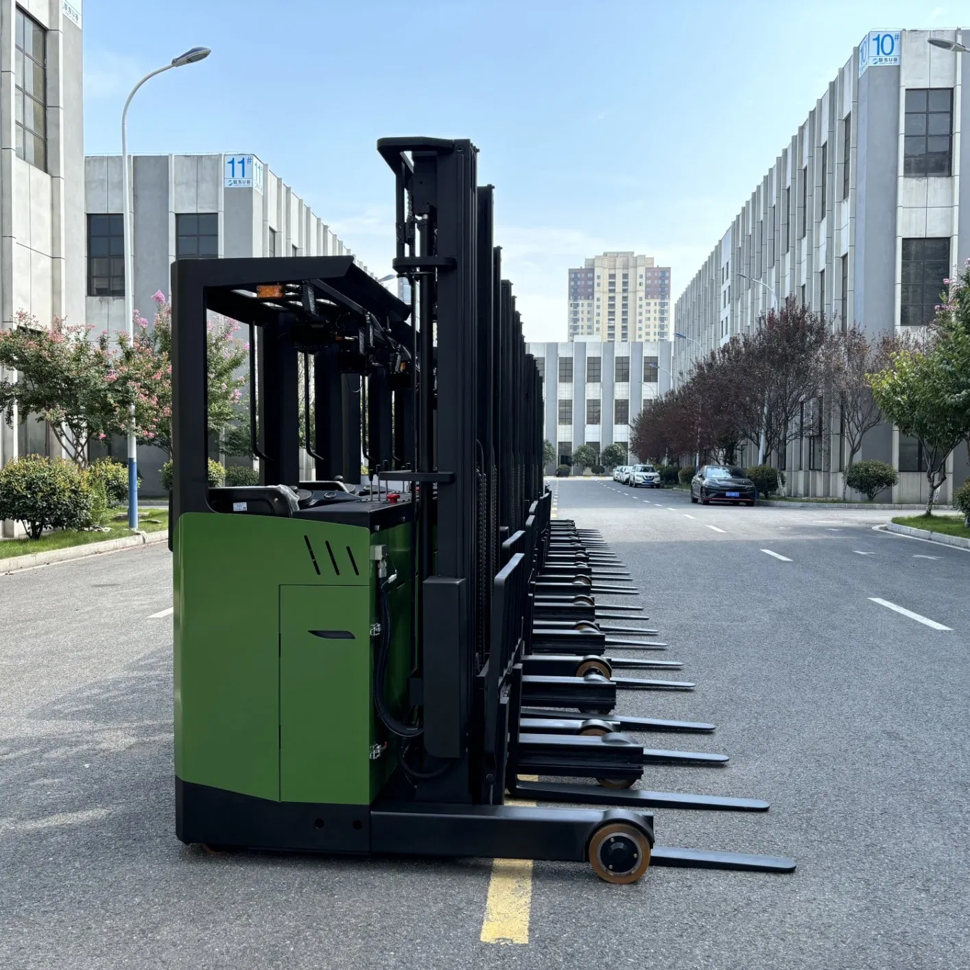 Chinese with Scale 3-14.0m Maximum Lift/Lifting Height 1.5t 2t 2.5t 3t Retractable Fork Electric Reach Truck Price for Narrow Aisles/Pallet/Forklift/Stacking