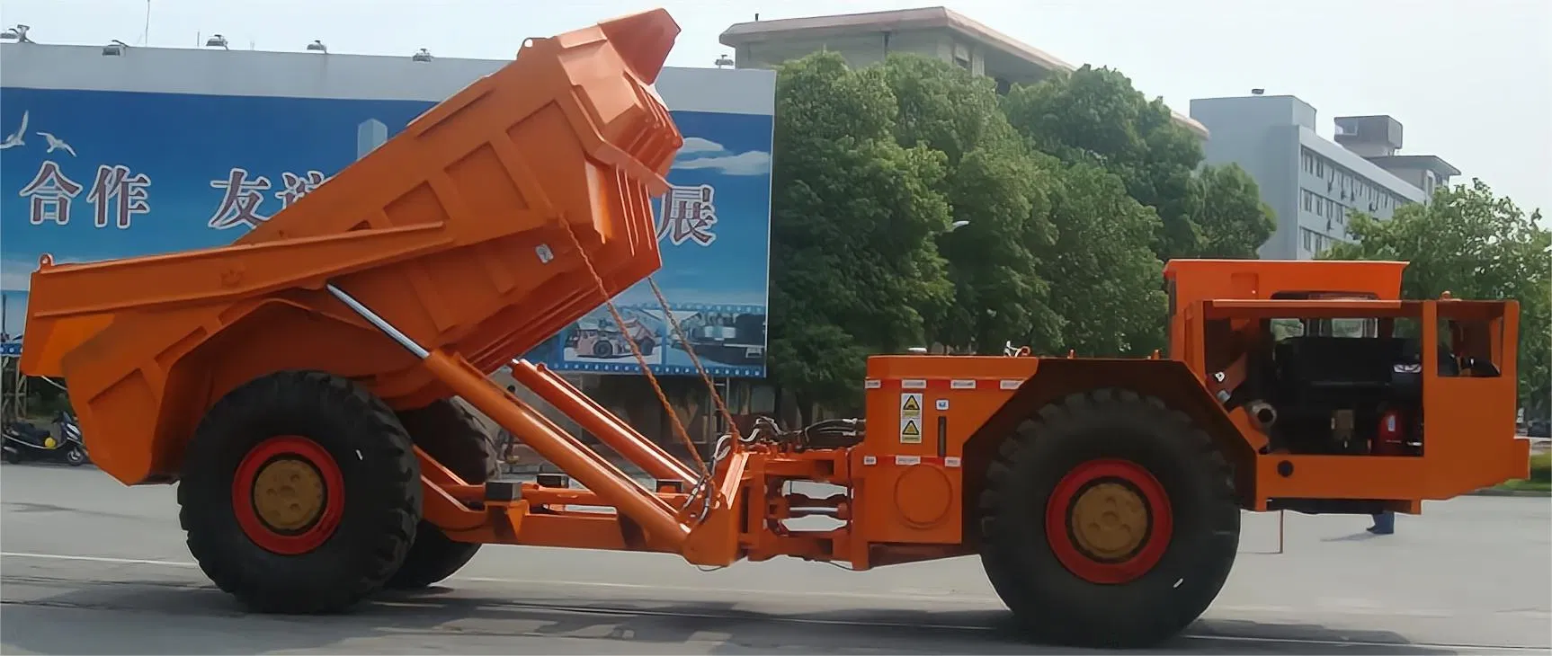 12ton Diesel Engine Centrally Articulated Underground Mine Dump Truck