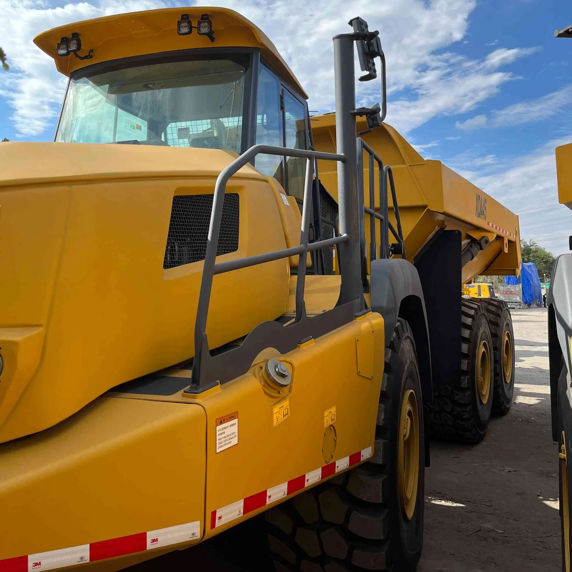 Durable 40 Ton Mining Articulated Dump Truck Xda45 for Heavy Duty Work