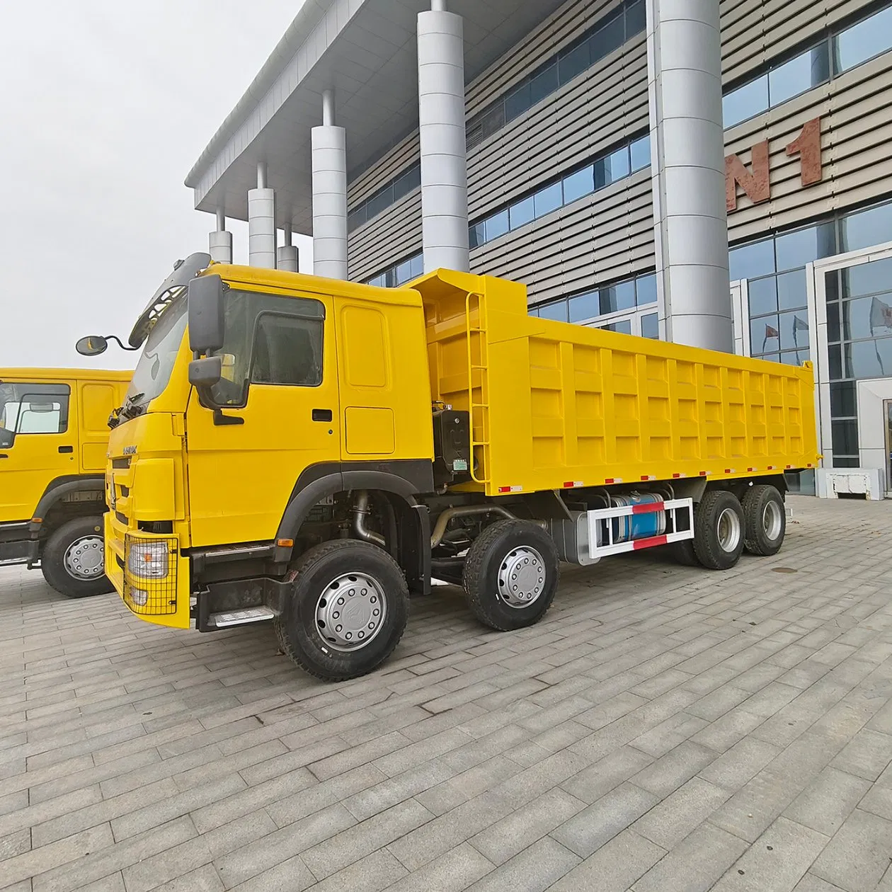 Articulated on-Road Heavy Duty Equipment Intermodal Compatibility Mining Tipper Bottom Dump Trailer Truck