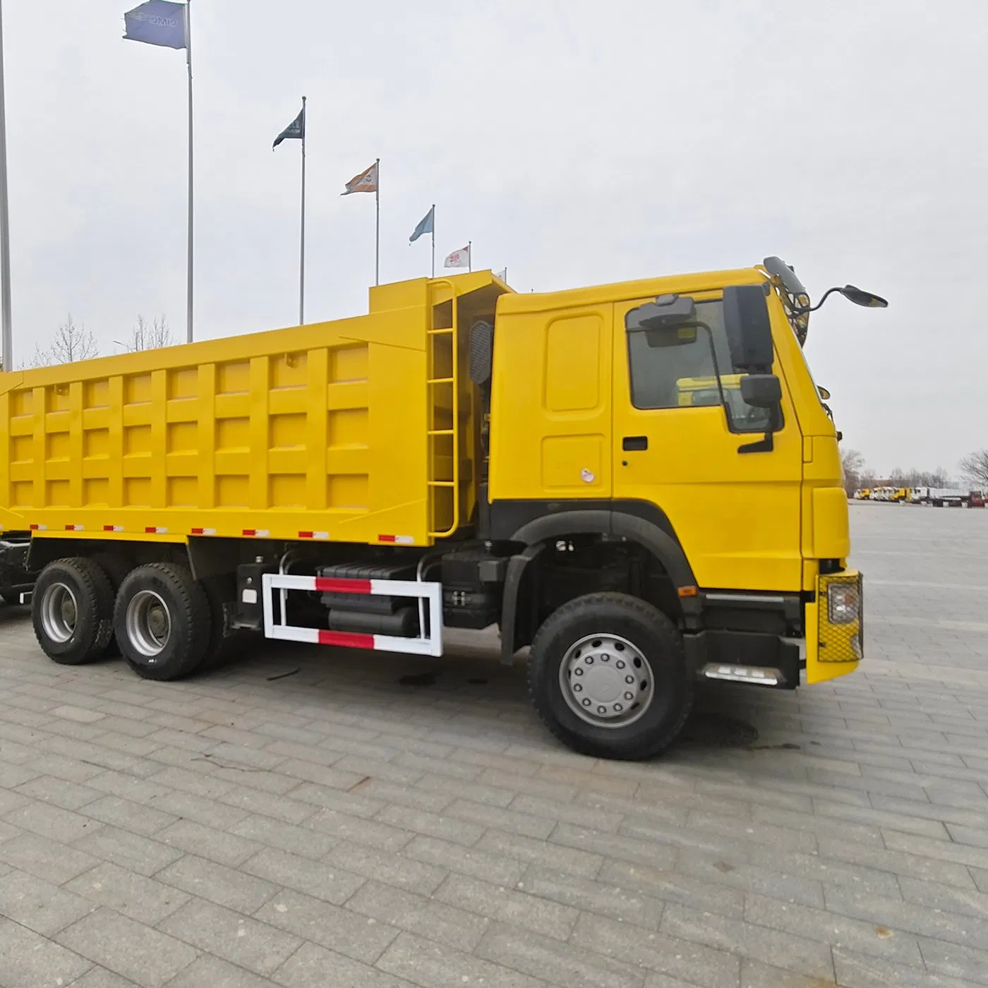 Articulated on-Road Heavy Duty Equipment Intermodal Compatibility Mining Tipper Bottom Dump Trailer Truck