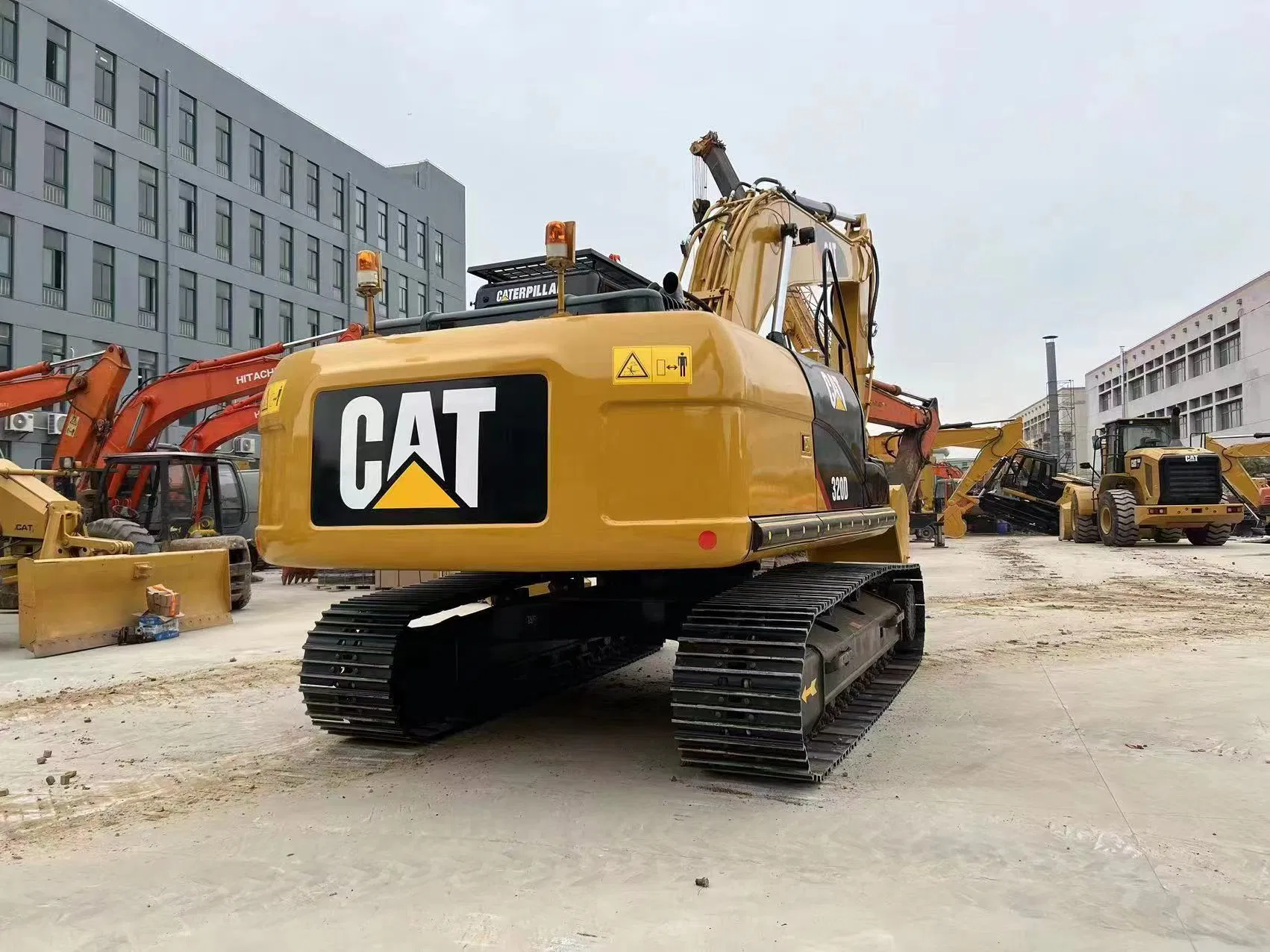 Global Delivery Crawler Hydraulic Used Excavator Machine Caterpillar 320d Used Digger Second Hand Excavator Cat325D 330d Available Cheap Price