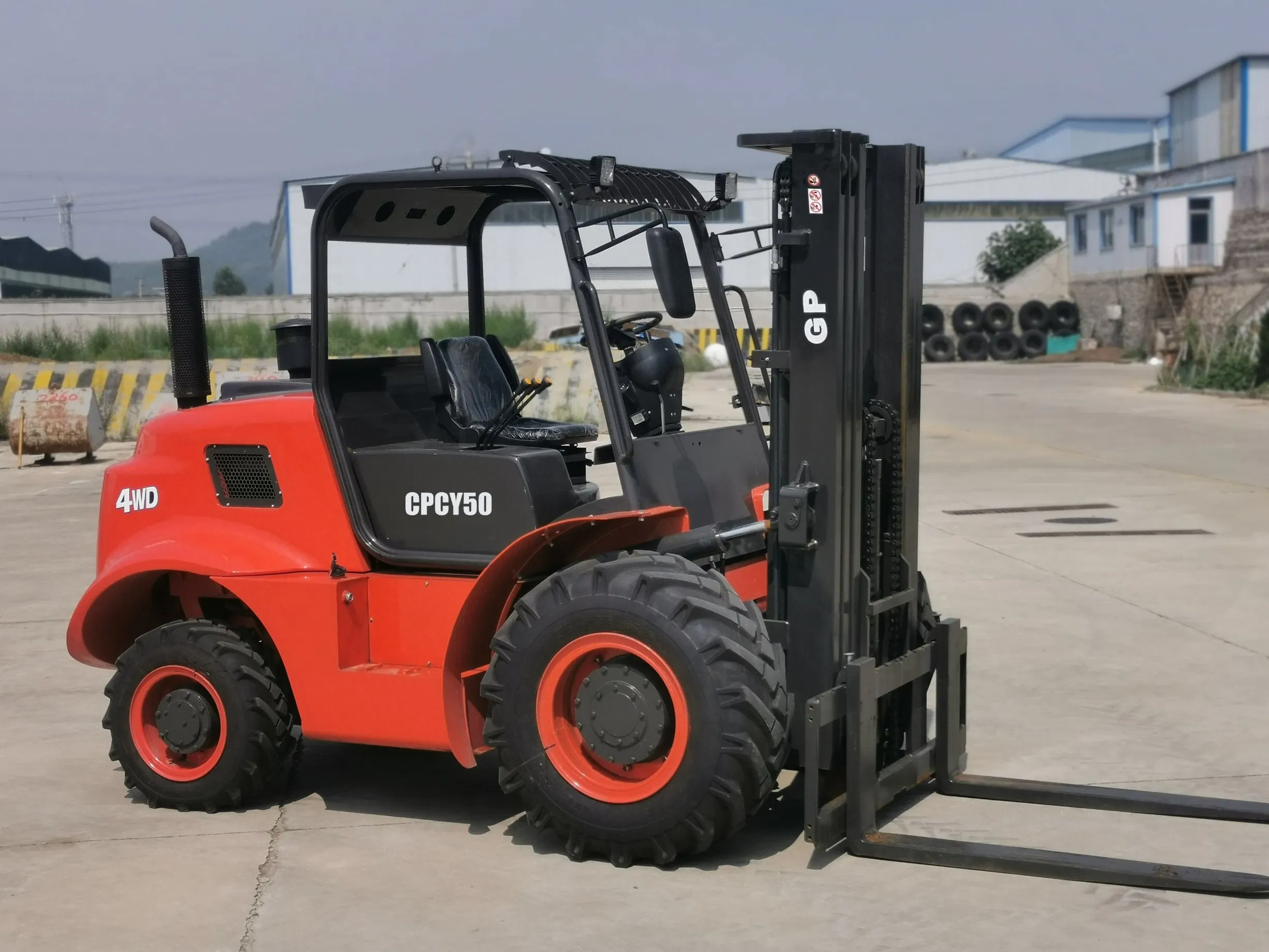 Gp-5ton 4WD Rough Terrain Forklift All-Terrain Diesel Powerhouse 50° Gradeability for Construction &amp; Lumber Yards of Factory