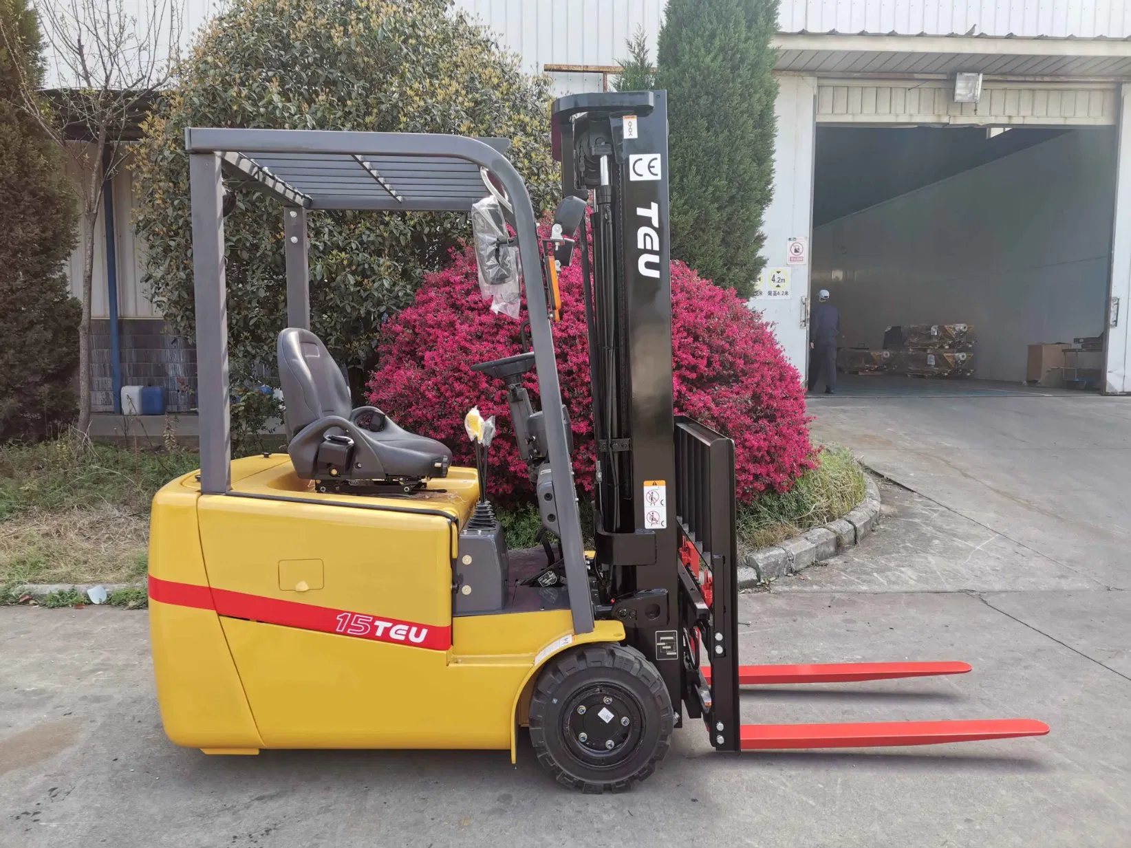 1.5-2.0 Ton Electric 3 Three-Wheel Battery Reach Diesel Forklift Truck