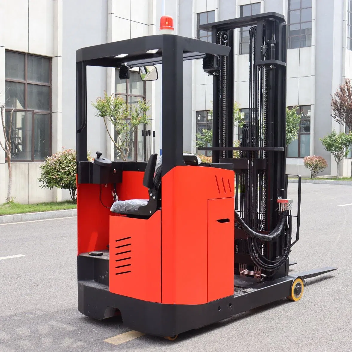 Factory Price Zero Exhaust Emissions Electric Reach Truck for Indoor Warehouse Handling