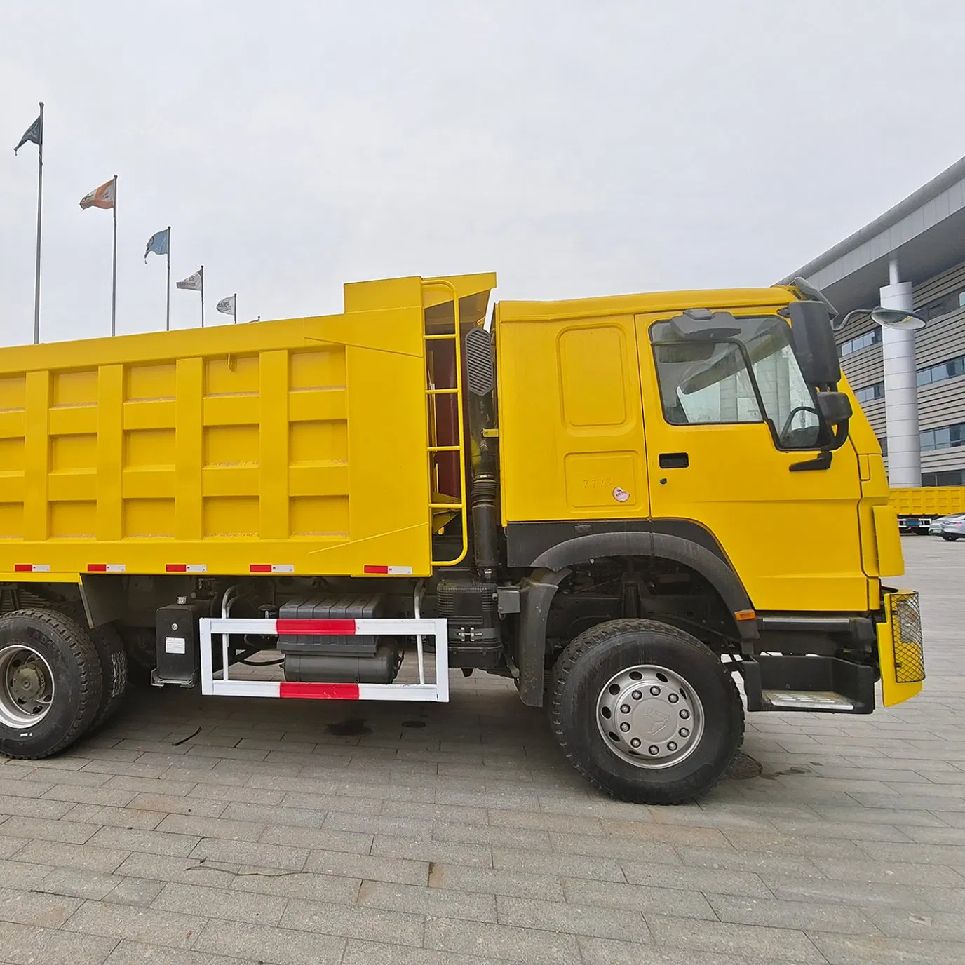 Articulated on-Road Heavy Duty Equipment Intermodal Compatibility Mining Tipper Bottom Dump Trailer Truck