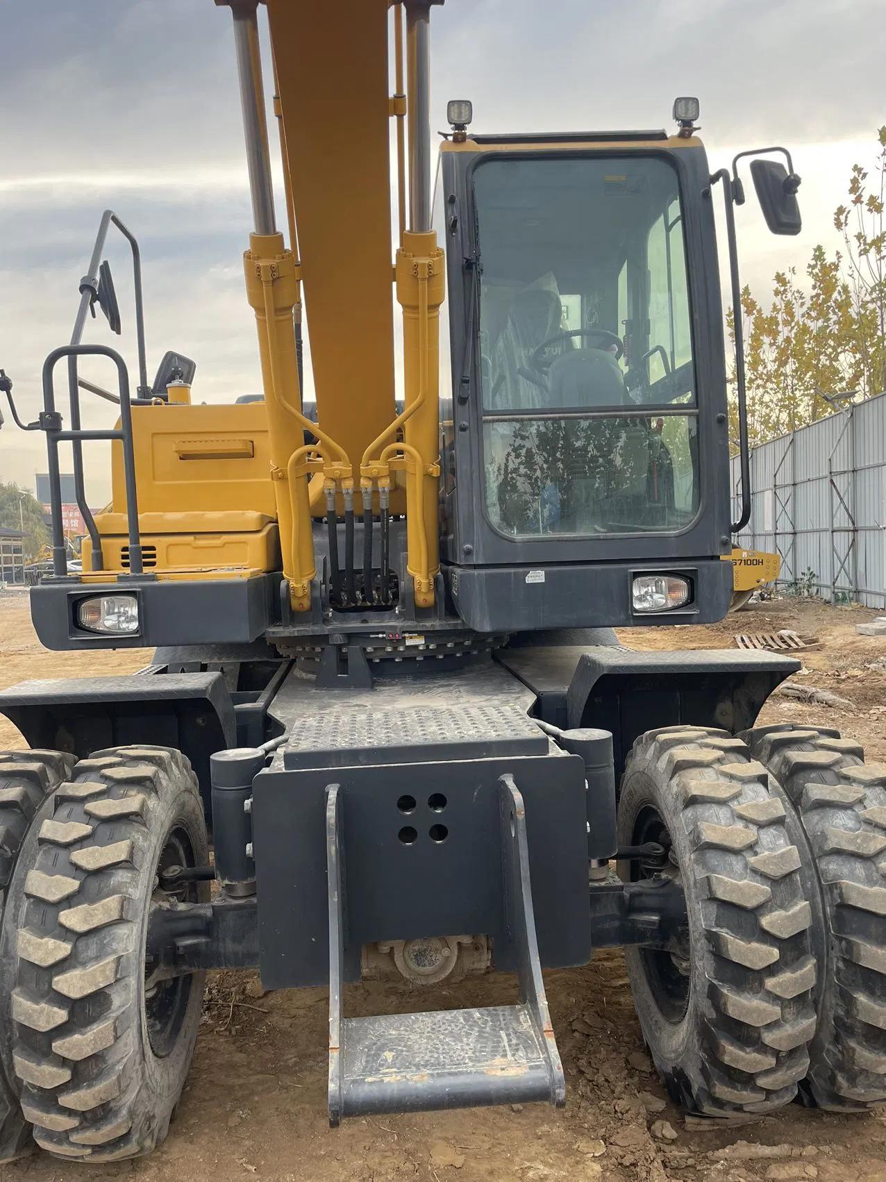 Shantui Factory Price 13.5 Ton Hydraulic Crawler Excavator Wheel Digger Sw150-9W for Sale