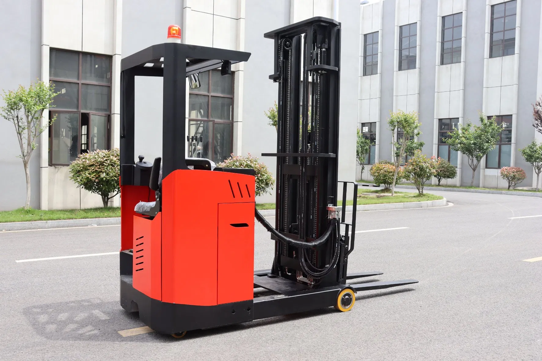Factory Price Zero Exhaust Emissions Electric Reach Truck for Indoor Warehouse Handling