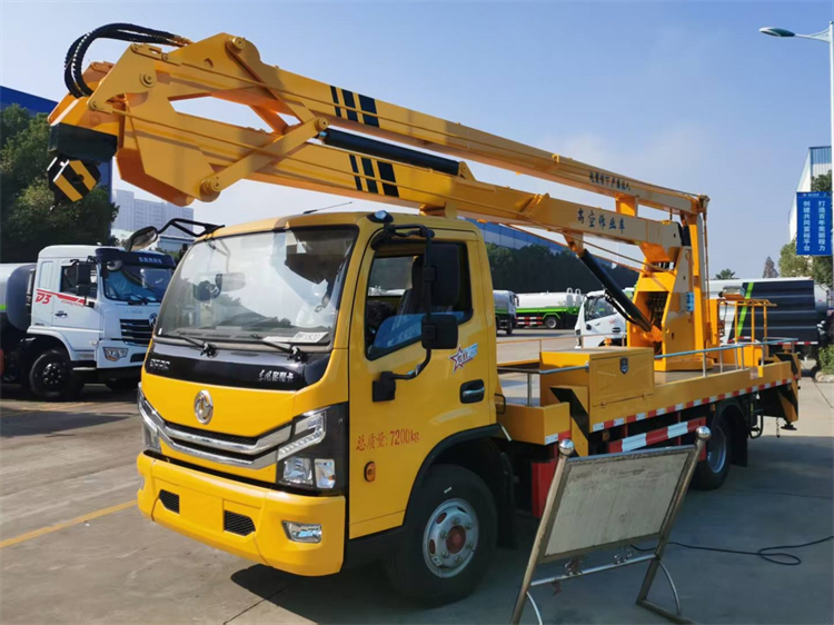 Factory Sales 18m Dongfeng Insulated Folding-Arm Aerial Work Truck for Road Power Maintenance
