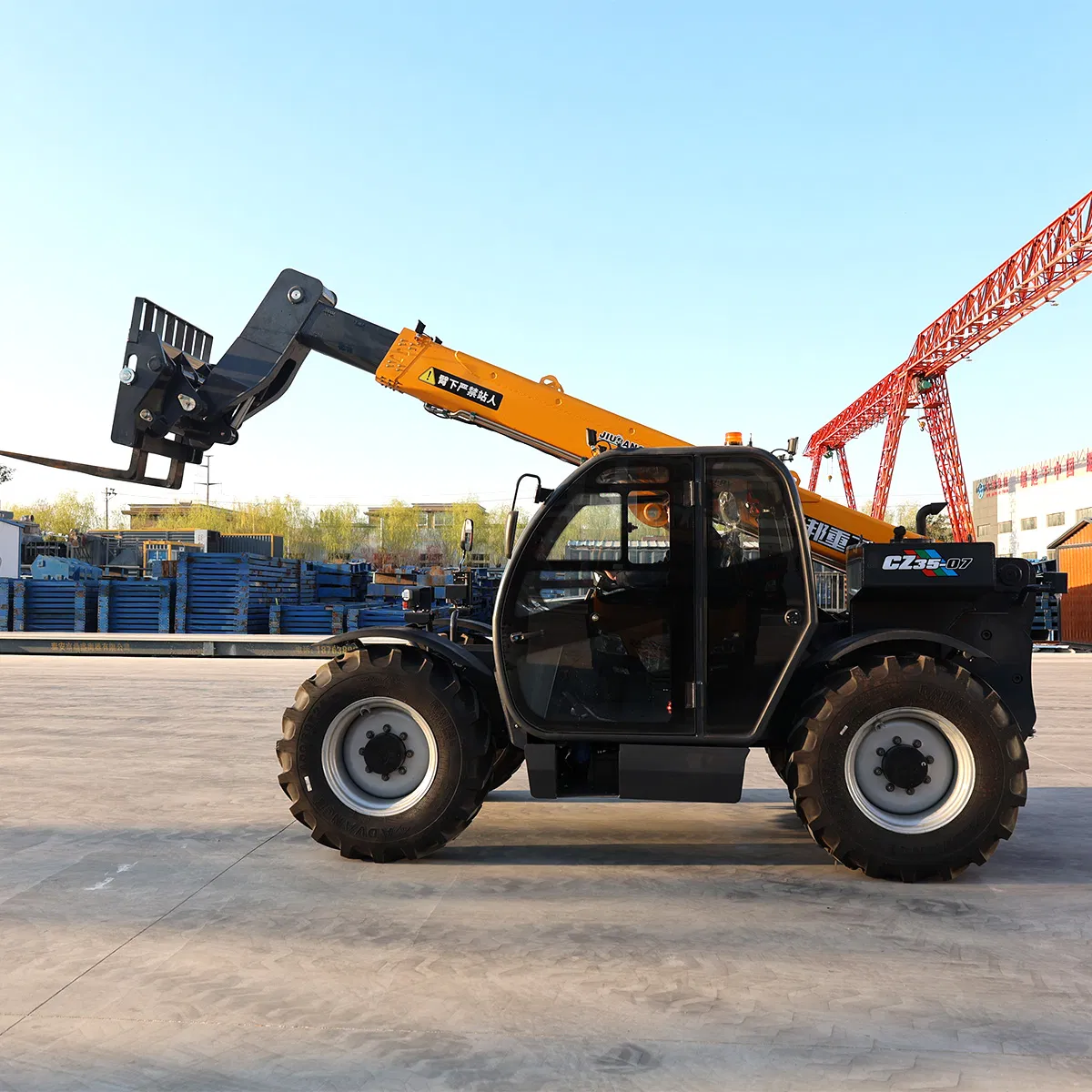 Heavy-Duty 4.5 Ton Telehandler Forklift for Agriculture and Warehousing