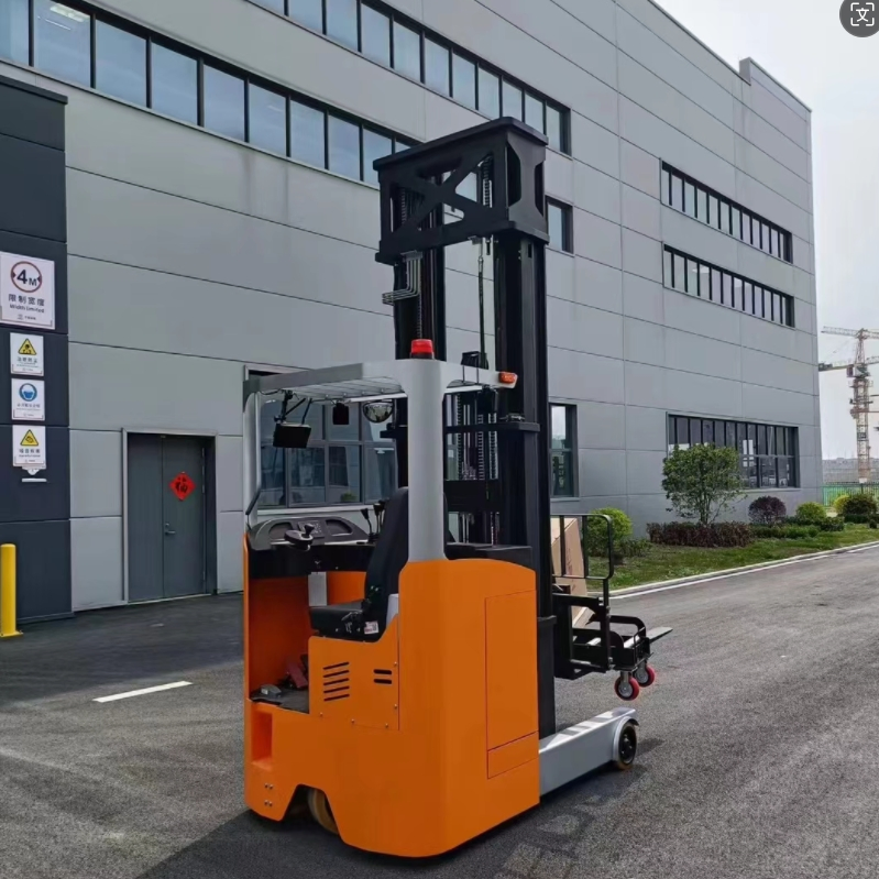 Narrow Aisle Three 4 Way 1.8t Pallet Stacker Reach Truck for Sale