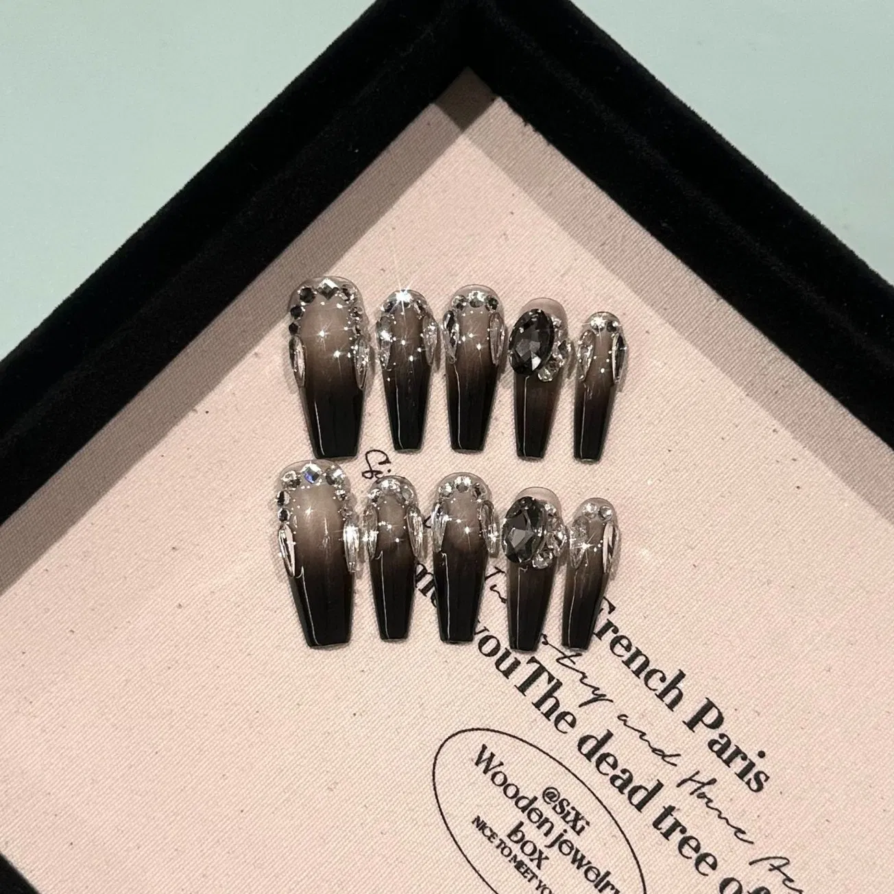 Handmade Nail Art with High-End Black Gradient Glitter and Full Rhinestones, Exuding a Luxurious and Sophisticated Vibe, and Making Your Skin Look Brighter