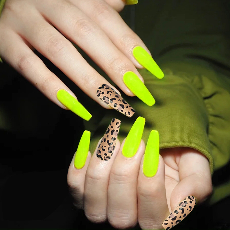 Luxury Press on Nails Fashion 24PCS Long Ballerina Half French Extra Long Acrylic Nagellack