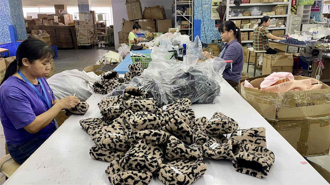 Limpieza y acabado de productos para mascotas Plup Pet