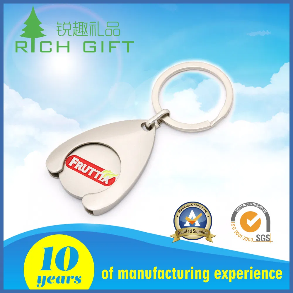 Llave de carro de aleación de zinc de metal suave esmaltada de alta calidad personalizada con logo de engranaje, plateada